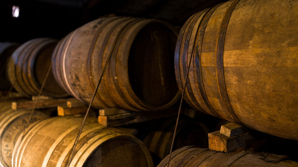 l'invecchiamento dei whisky in botti di legno
