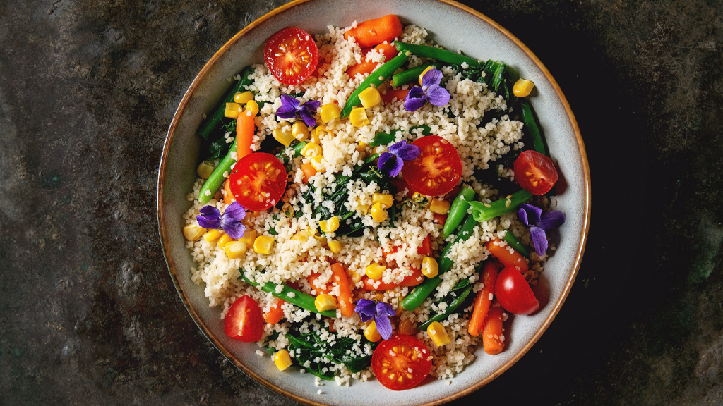 Un piatto di Cous Cous con verdure di stagione