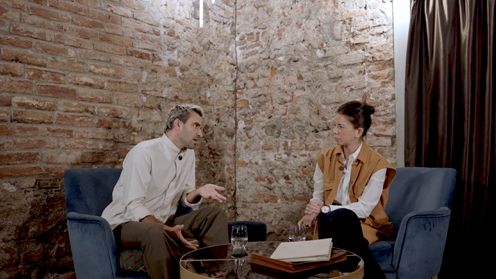 Jacopo Restagno e Chiara Buzzi nell'area aperitivo
