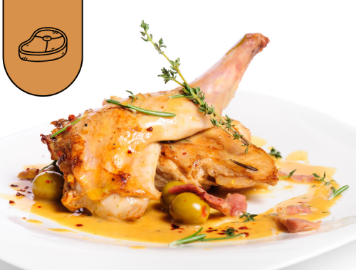 coniglio arrosto con erbe e olive su piatto bianco con logo